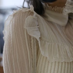 ZARA WOMENS KNIT/RUFFLED BLOUSE